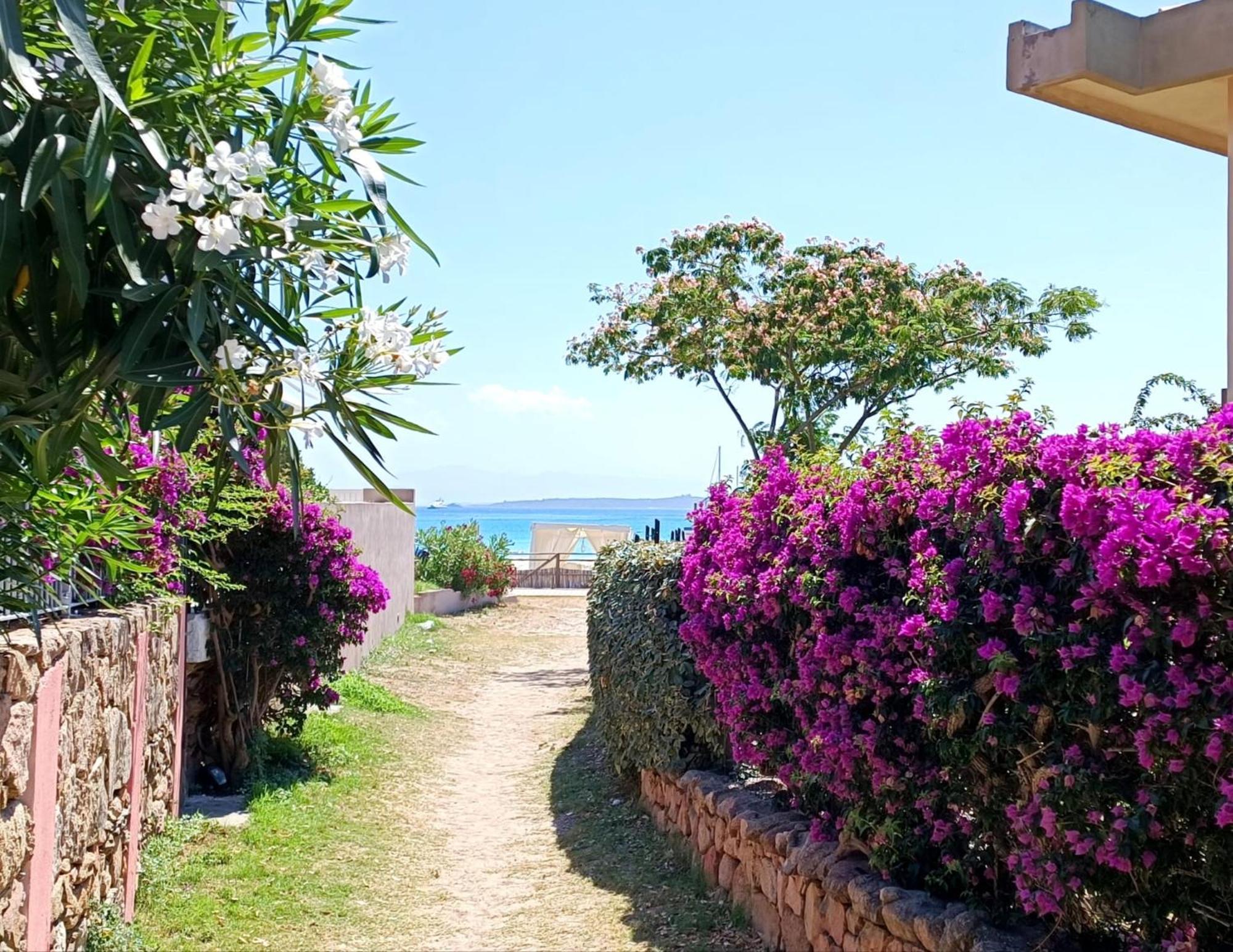 La Smeralda - Boutique Rooms And Breakfast Голфо Аранчи Екстериор снимка